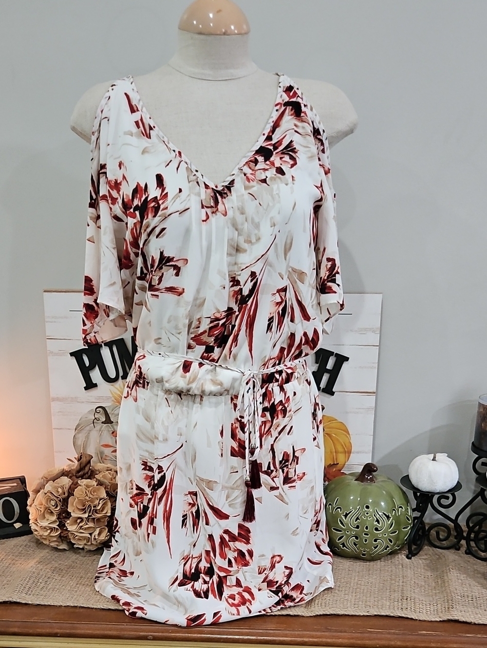 White House Black Market Floral Midi Dress Size 00. Fall,  Sleeves